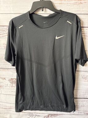 Nike Black Short Sleeve Dri-FIT Athletic Tee with Silver Swoosh